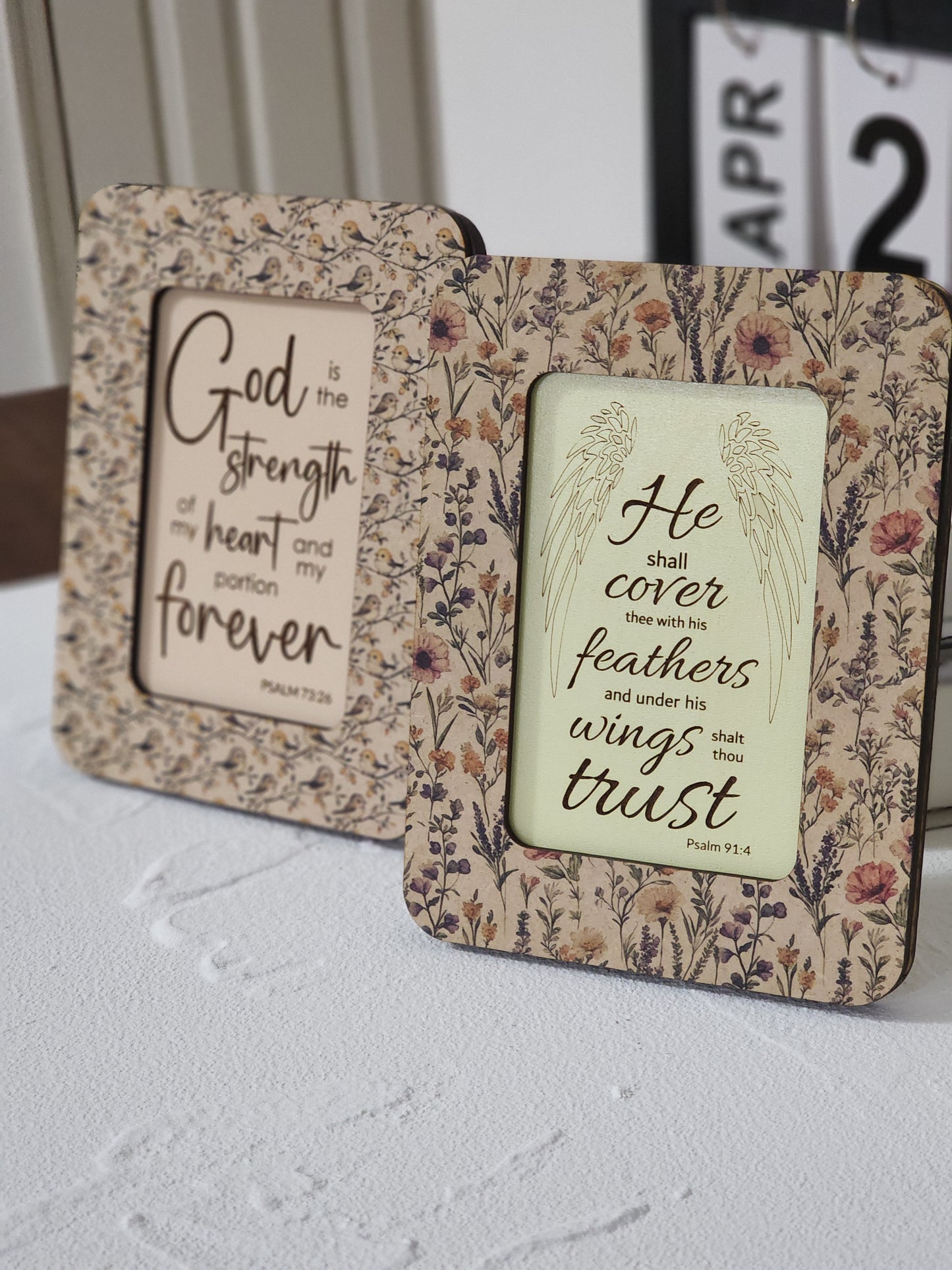 Faith-Filled Floral Frame Set – 5x7 Wooden Scripture Frame with Interchangeable Bible Verse Inserts